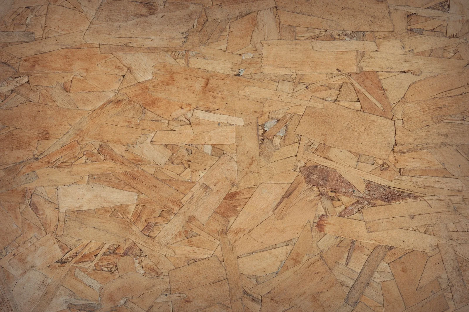 Panneau OSB posé sur un mur ossature bois en chantier